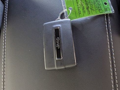 New 2025 Jeep Grand Cherokee Altitude image 34