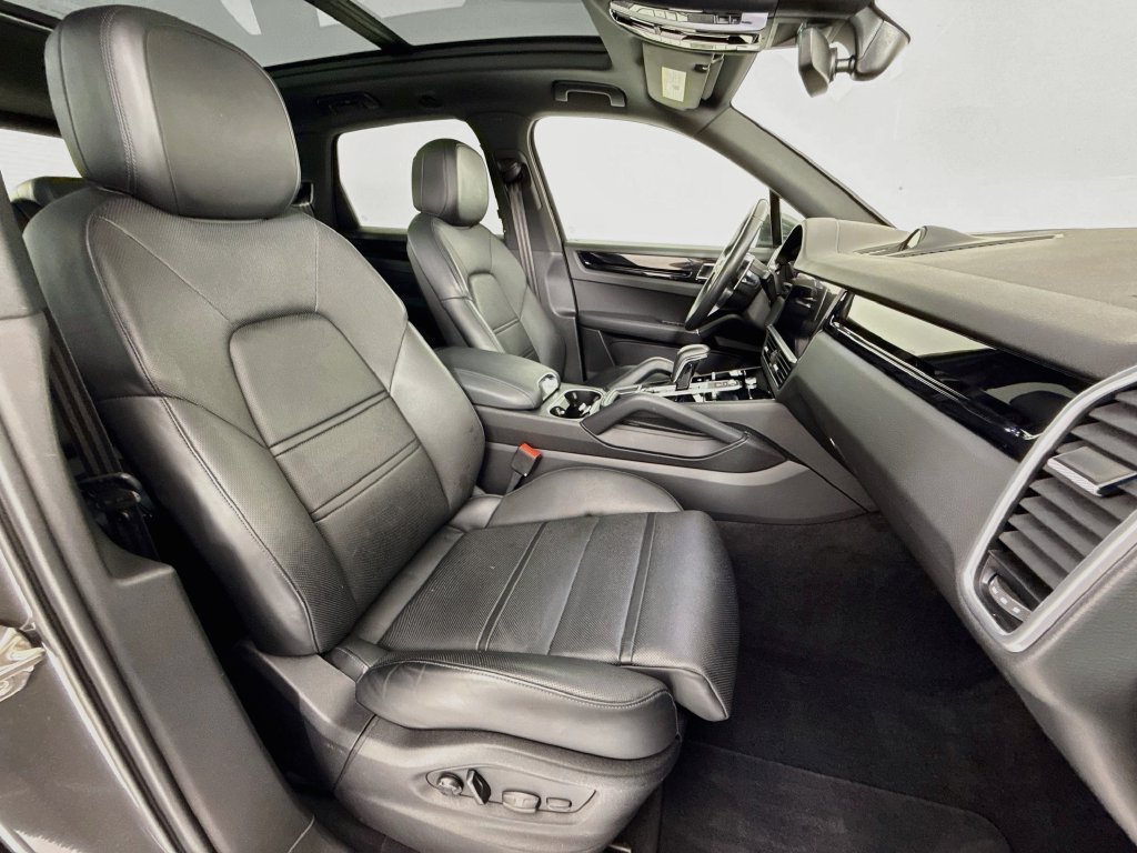 Certified 2023 Porsche Cayenne AWD/4WD image 29
