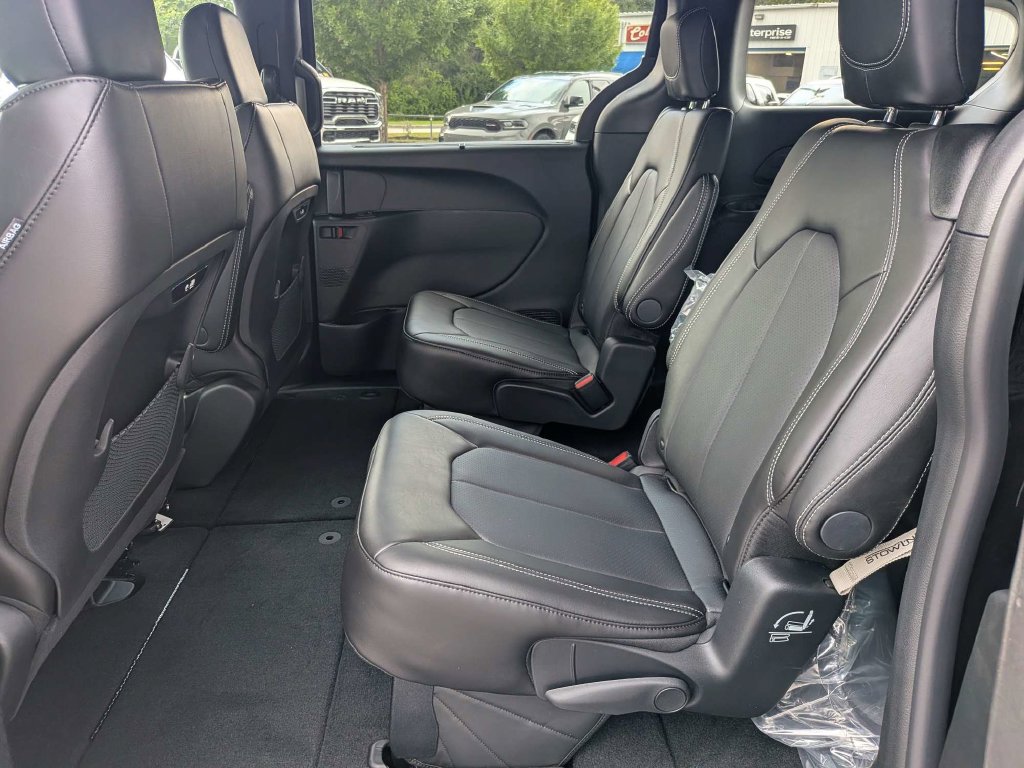 New 2027 Chrysler Pacifica Select w/ Family Tech Group FWD image 14