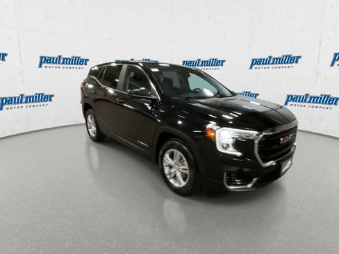 Used 2024 GMC Terrain SLE image 2