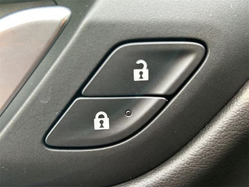 Used 2022 GMC Yukon Denali image 28