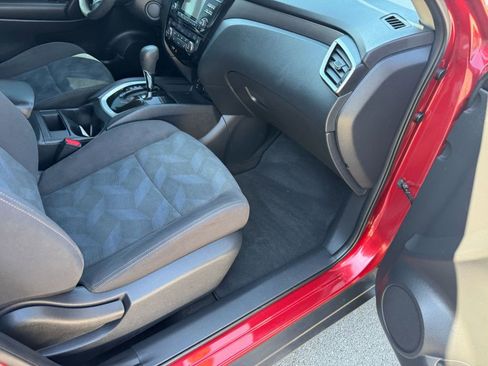 Used 2016 Nissan Rogue SV image 13