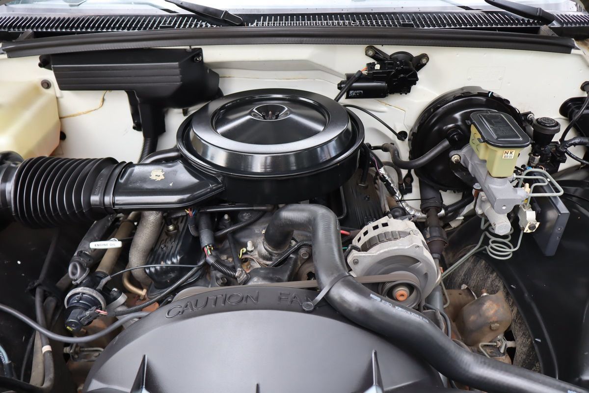 Used 1988 Chevrolet Silverado 2500 4x4 Regular Cab image 32