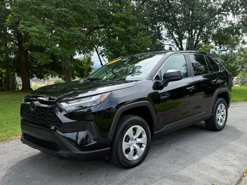 Used 2023 Toyota RAV4 LE FWD image 5