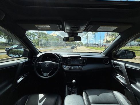 Used 2018 Toyota RAV4 SE AWD/4WD image 12