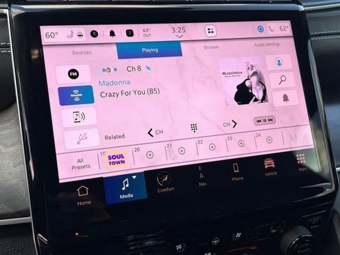 Used 2025 Jeep Grand Cherokee Limited w/ Luxury Tech Group II image 23