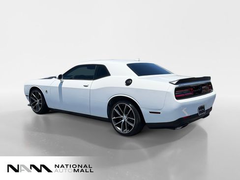 Used 2016 Dodge Challenger R/T Scat Pack RWD image 3