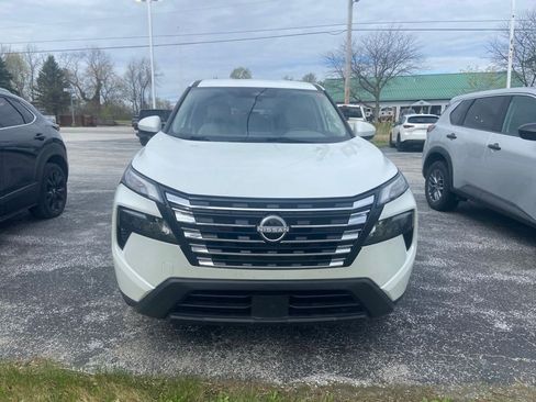 Used 2025 Nissan Rogue SV AWD/4WD image 2