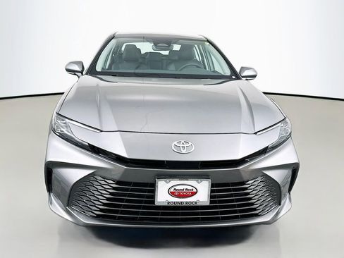 Used 2025 Toyota Camry XLE image 2