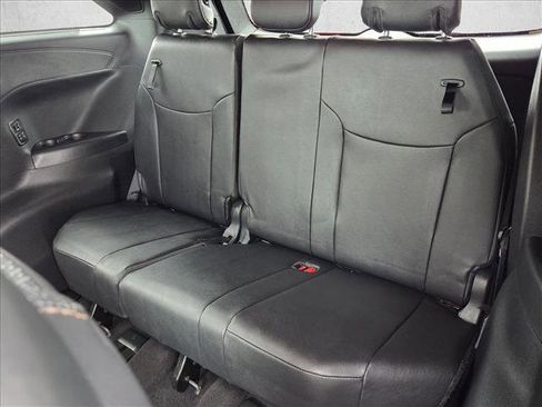 Certified 2025 Toyota Sienna Platinum image 18