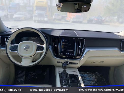 Used 2019 Volvo XC60 T5 Momentum w/ Multimedia Package AWD/4WD image 15