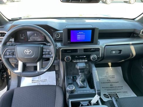 Used 2025 Toyota 4Runner SR5 AWD/4WD image 22
