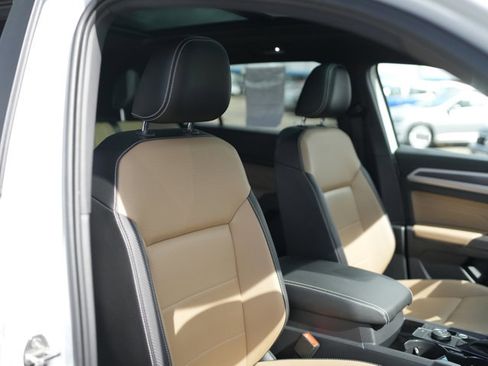 Used 2022 Volkswagen Atlas Cross Sport SE AWD/4WD image 21