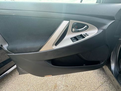 Used 2010 Toyota Camry FWD image 13