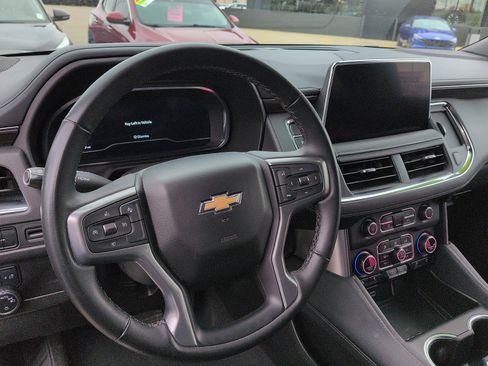 Used 2024 Chevrolet Suburban LT image 9