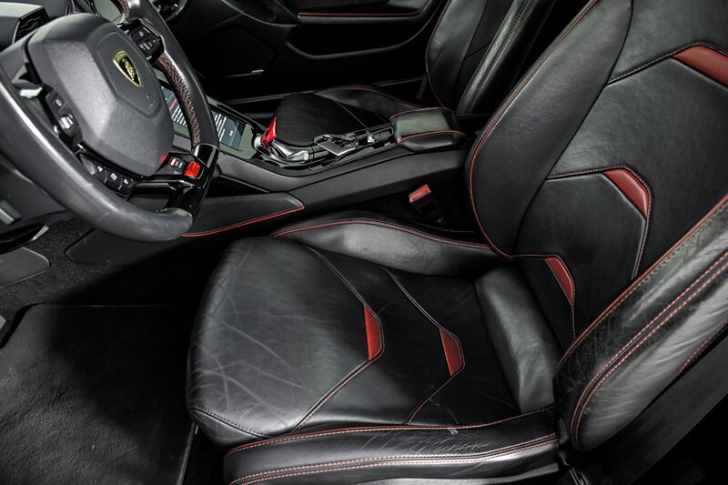 Used 2020 Lamborghini Huracan EVO RWD image 16