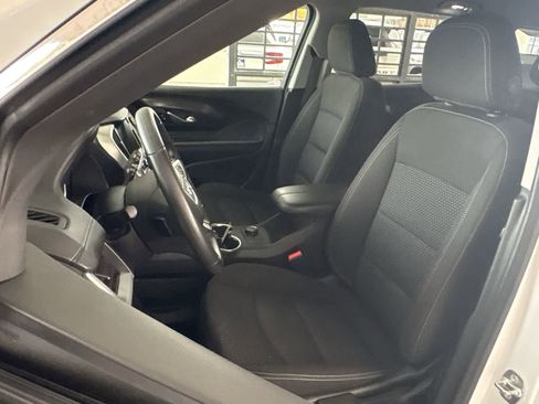 Used 2024 GMC Terrain SLE image 9