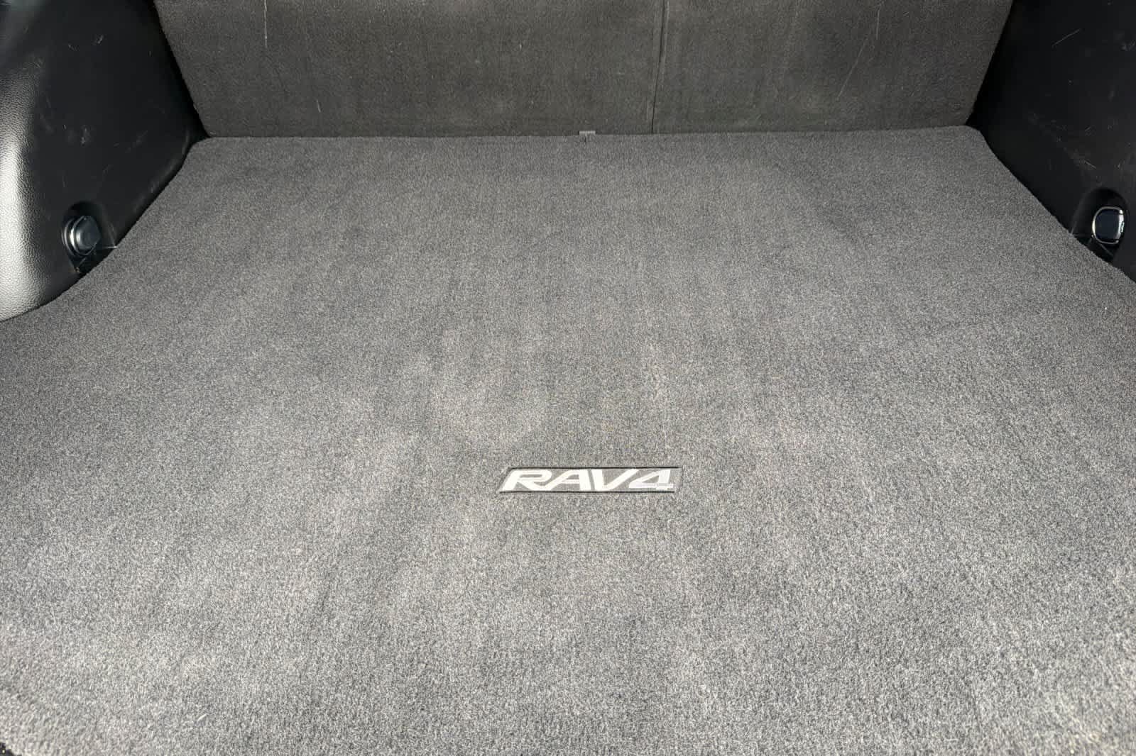 Used 2018 Toyota RAV4 XLE w/ Plus Extra Value Package FWD image 15