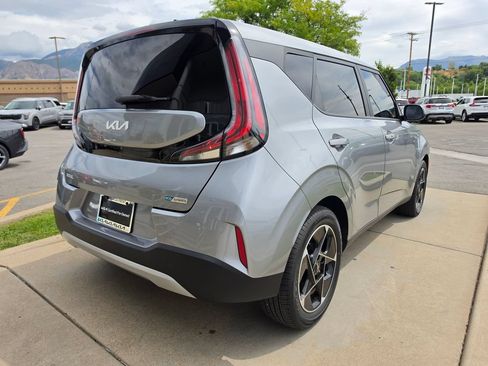 Used 2023 Kia Soul EX FWD image 5