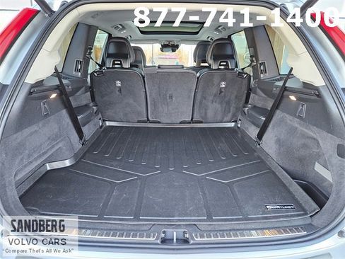 Used 2017 Volvo XC90 T6 Momentum w/ Vision Package image 11