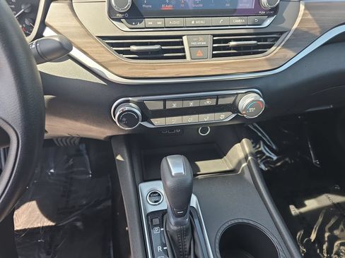 Used 2025 Nissan Altima 2.5 SV FWD image 16