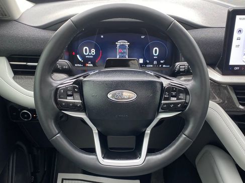 Used 2025 Ford Explorer Platinum w/ LUX Leather Package image 24