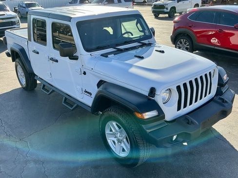 Used 2020 Jeep Gladiator Sport w/ Quick Order Package 24S image 4