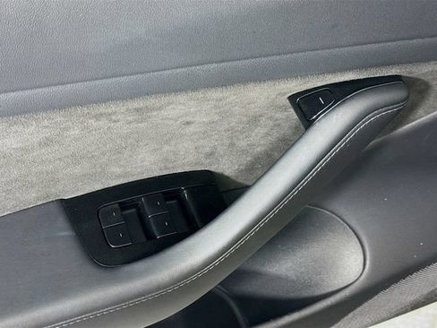 Used 2018 Tesla Model 3 Long Range RWD image 17
