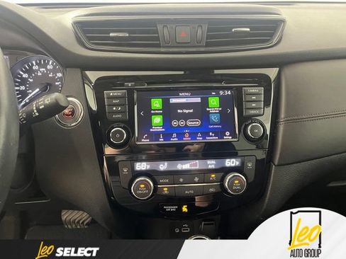 Used 2018 Nissan Rogue SL AWD/4WD image 19