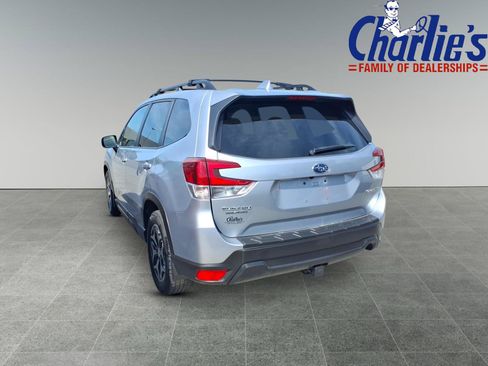 Used 2023 Subaru Forester Premium AWD/4WD image 5