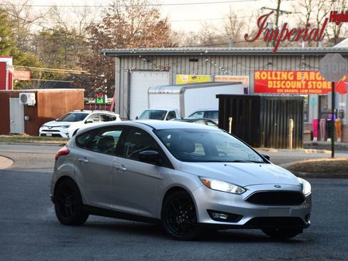 Used 2016 Ford Focus SE w/ Equipment Group 201A image 1