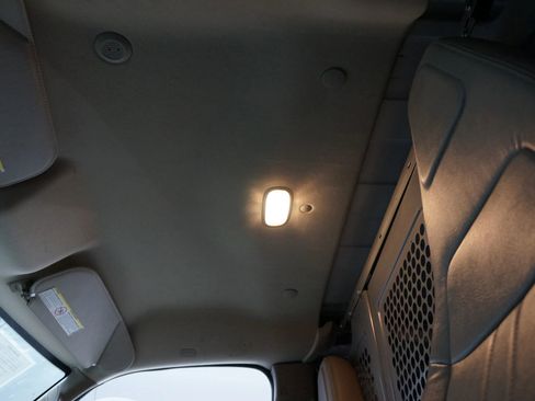 Used 2018 Chevrolet Express 3500 image 19