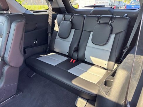 Used 2023 Ford Explorer XLT w/ Equipment Group 202A AWD/4WD image 13