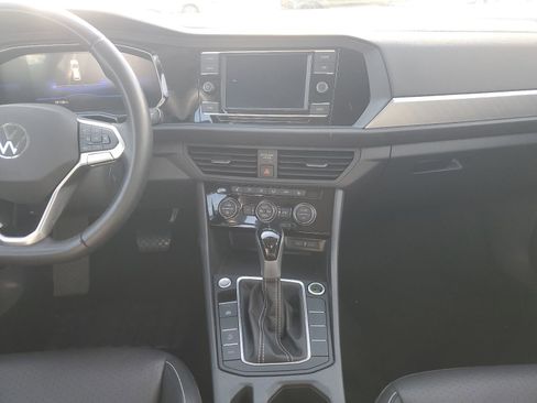 Used 2024 Volkswagen Jetta SE FWD image 11