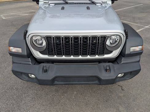 Used 2024 Jeep Wrangler Sport S image 12