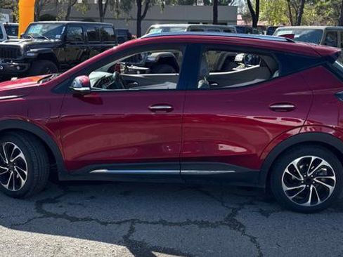 Used 2023 Chevrolet Bolt EUV Premier w/ Sun & Sound Package image 5