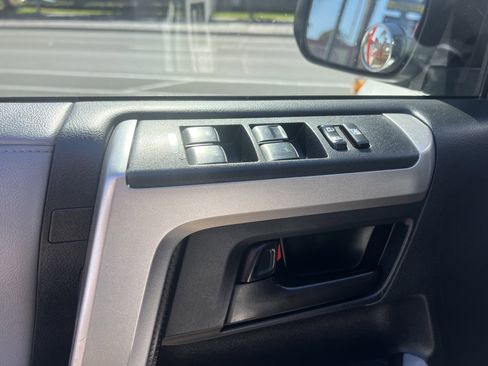 Used 2013 Toyota 4Runner SR5 w/ Convenience Pkg image 12