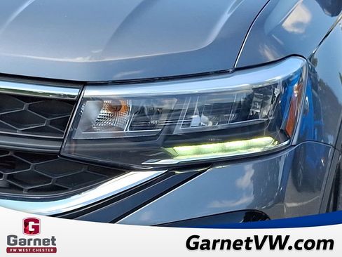 Certified 2022 Volkswagen Taos SE image 10