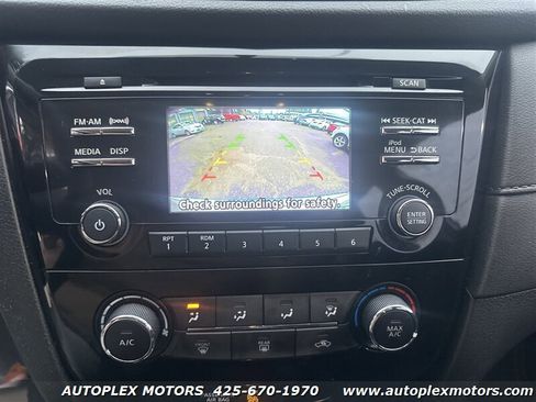 Used 2017 Nissan Rogue S image 25