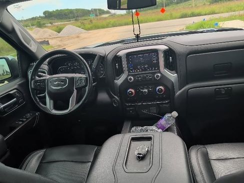 Used 2019 GMC Sierra 1500 SLT AWD/4WD image 11