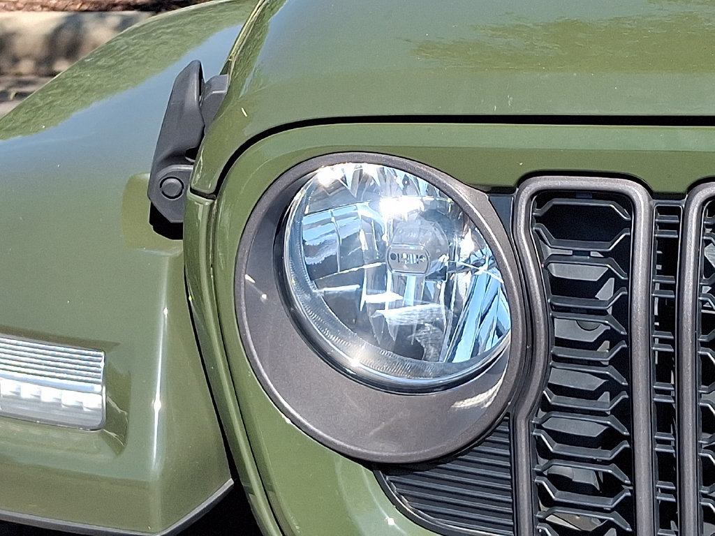 Used 2024 Jeep Wrangler Unlimited w/ Convenience Group AWD/4WD image 3