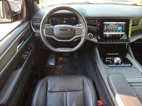 Used 2024 Jeep Wagoneer Series II image 11
