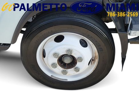 Used 2020 Isuzu NPR RWD image 16