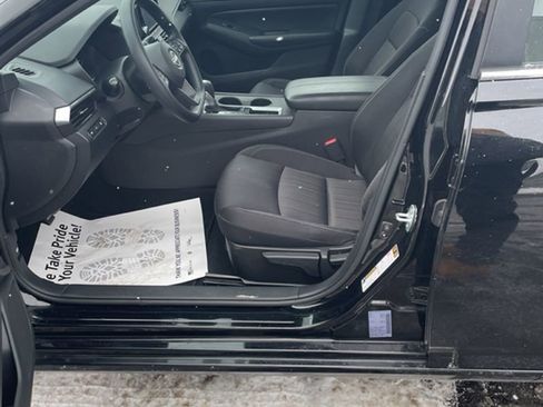 Used 2024 Nissan Altima 2.5 S image 11