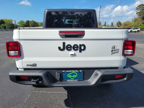 Used 2022 Jeep Gladiator Willys image 7