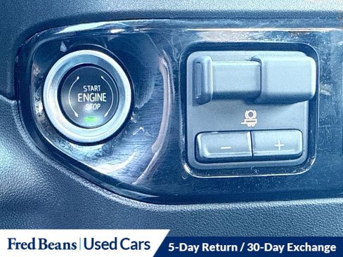 Used 2025 GMC Sierra 1500 SLT image 40