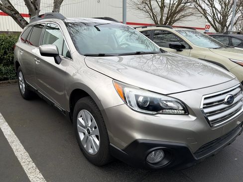 Used 2017 Subaru Outback 2.5i Premium image 2