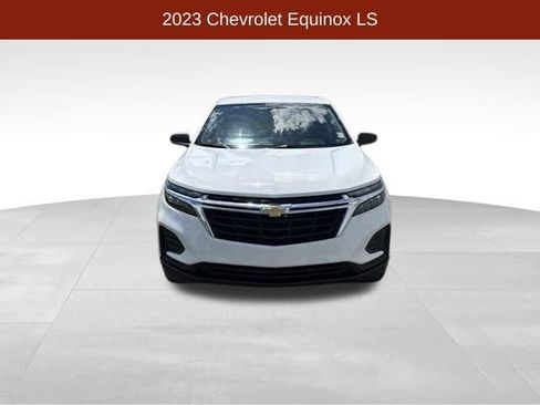Used 2023 Chevrolet Equinox LS w/ LS Convenience Package AWD/4WD image 2