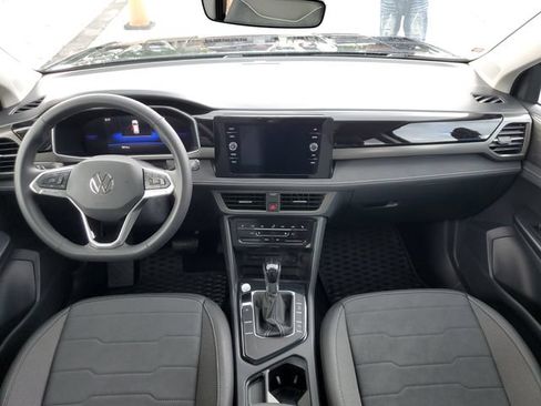 Certified 2025 Volkswagen Taos SE FWD image 6