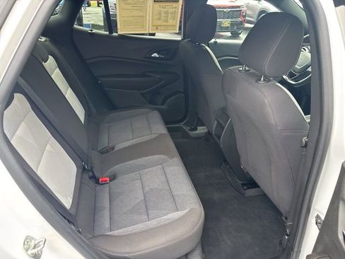 Used 2024 Chevrolet Trax RS w/ Sunroof Package image 15